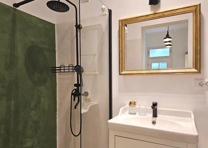 Sea And Retreat - Happy *