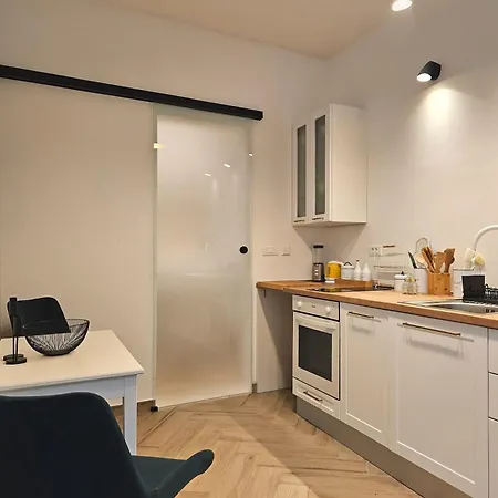 Sea And Retreat - Happy Daire